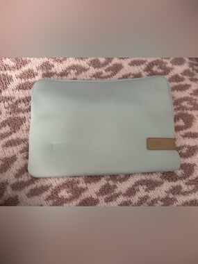 light blue case logic laptop case